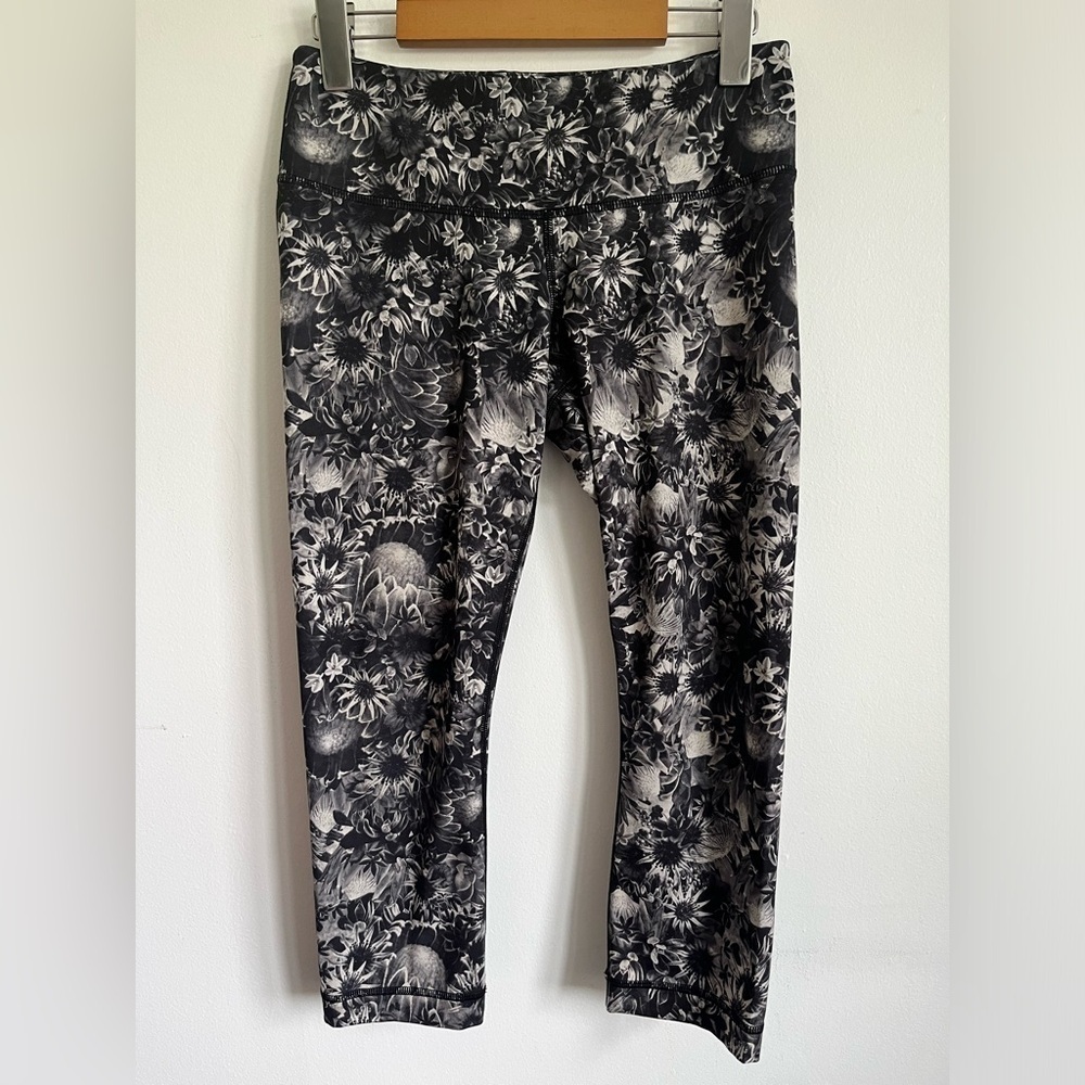 Lululemon Wunder Under Crop Pant Legging - Floral Flowabunga / Black - US 6